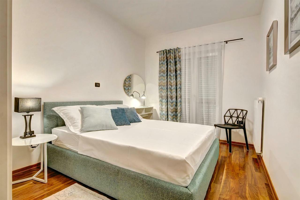 Pr Apartment Fazana Luaran gambar
