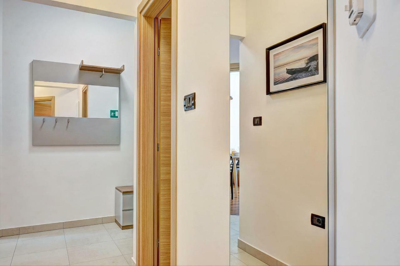 Pr Apartment Fazana Luaran gambar