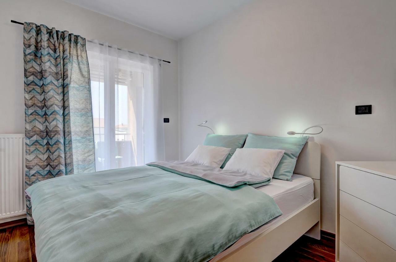 Pr Apartment Fazana Luaran gambar