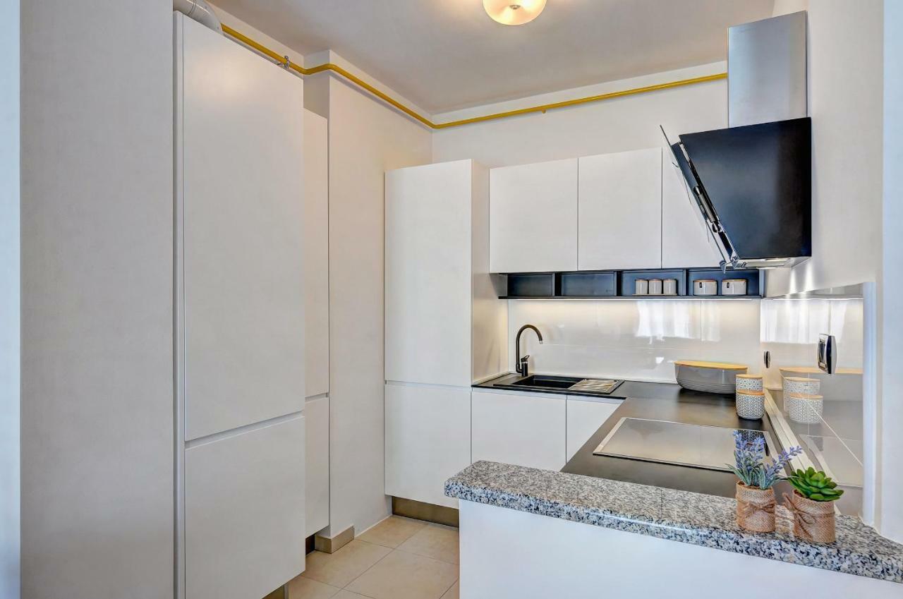Pr Apartment Fazana Luaran gambar