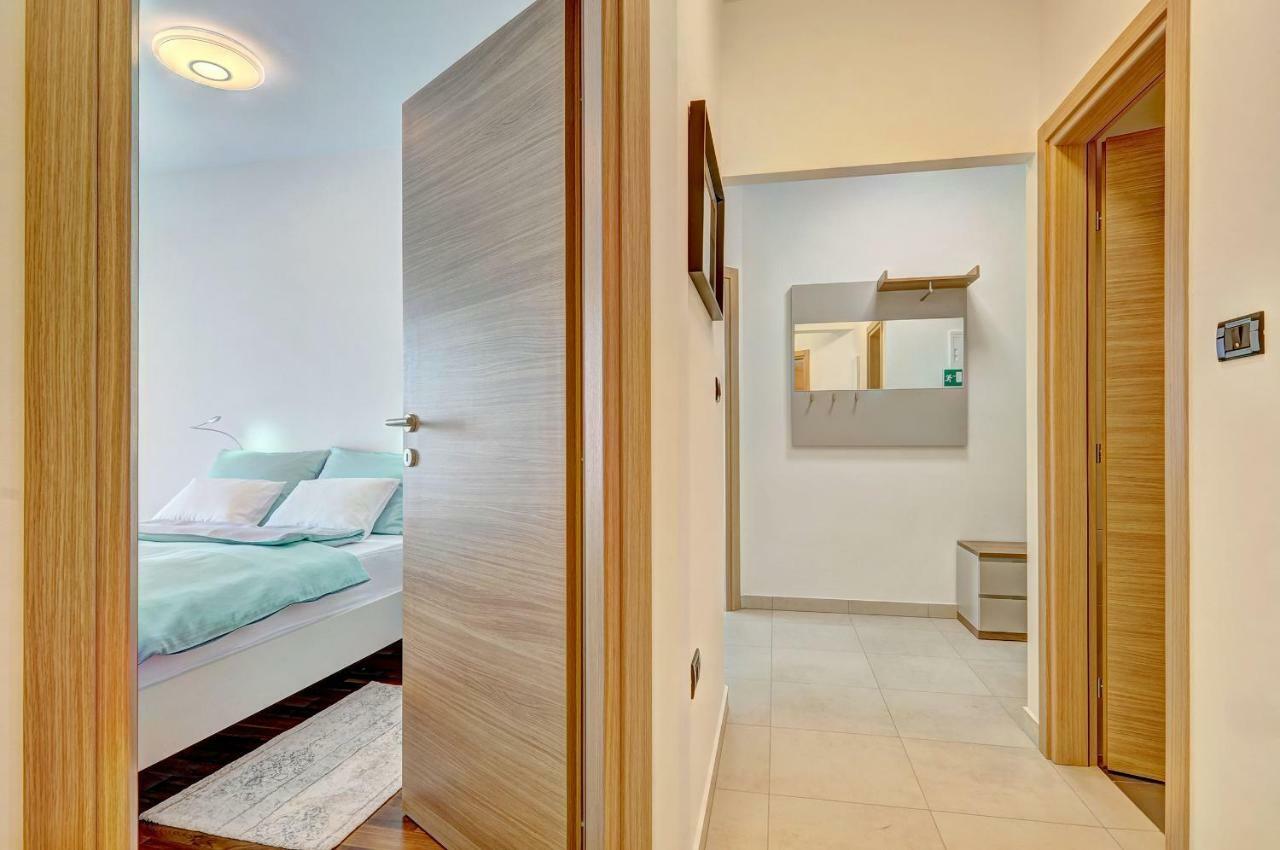 Pr Apartment Fazana Luaran gambar